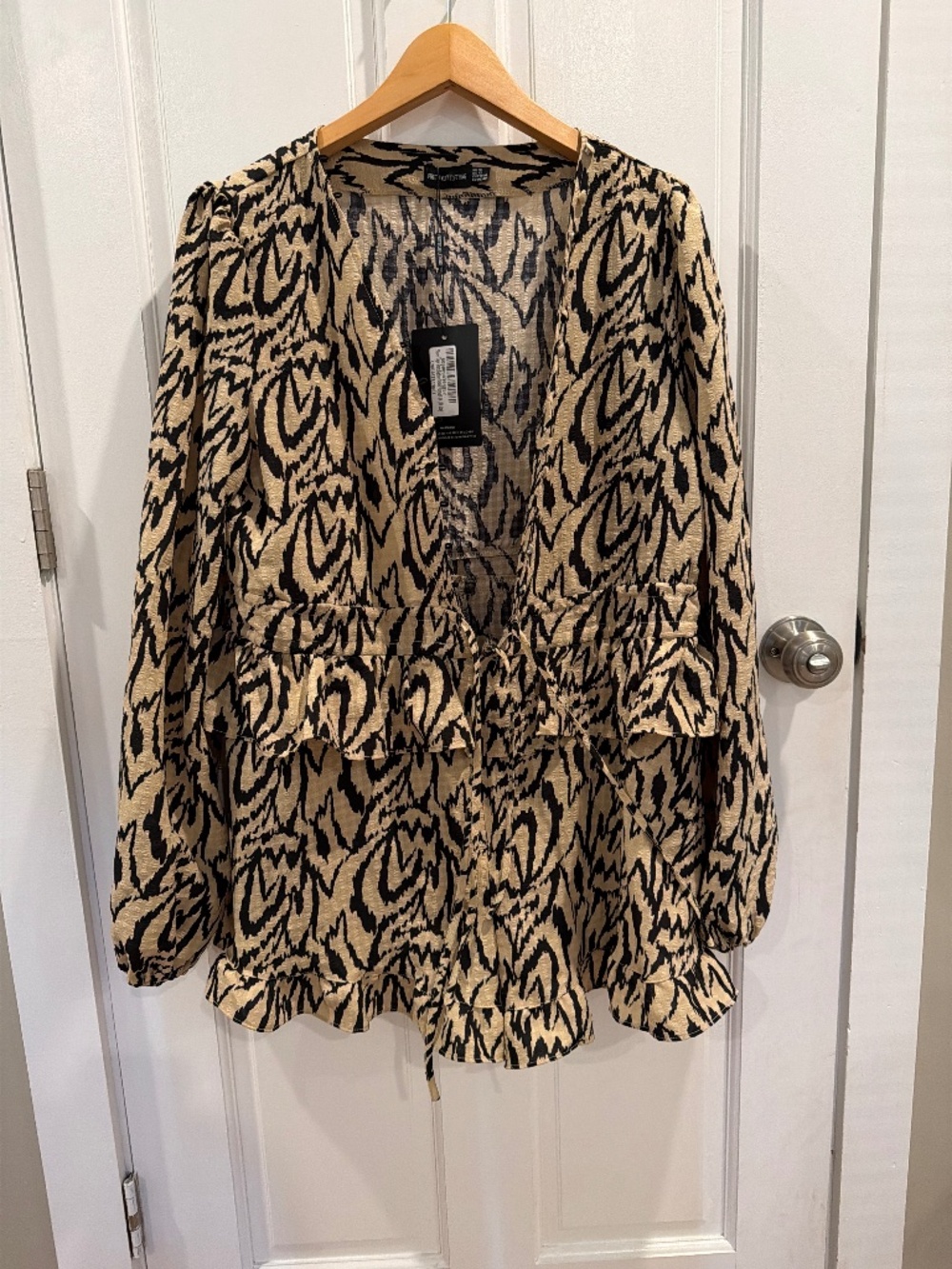 PrettyLittleThing Tiger Print Tie Front Playsuit NWT Size (12)